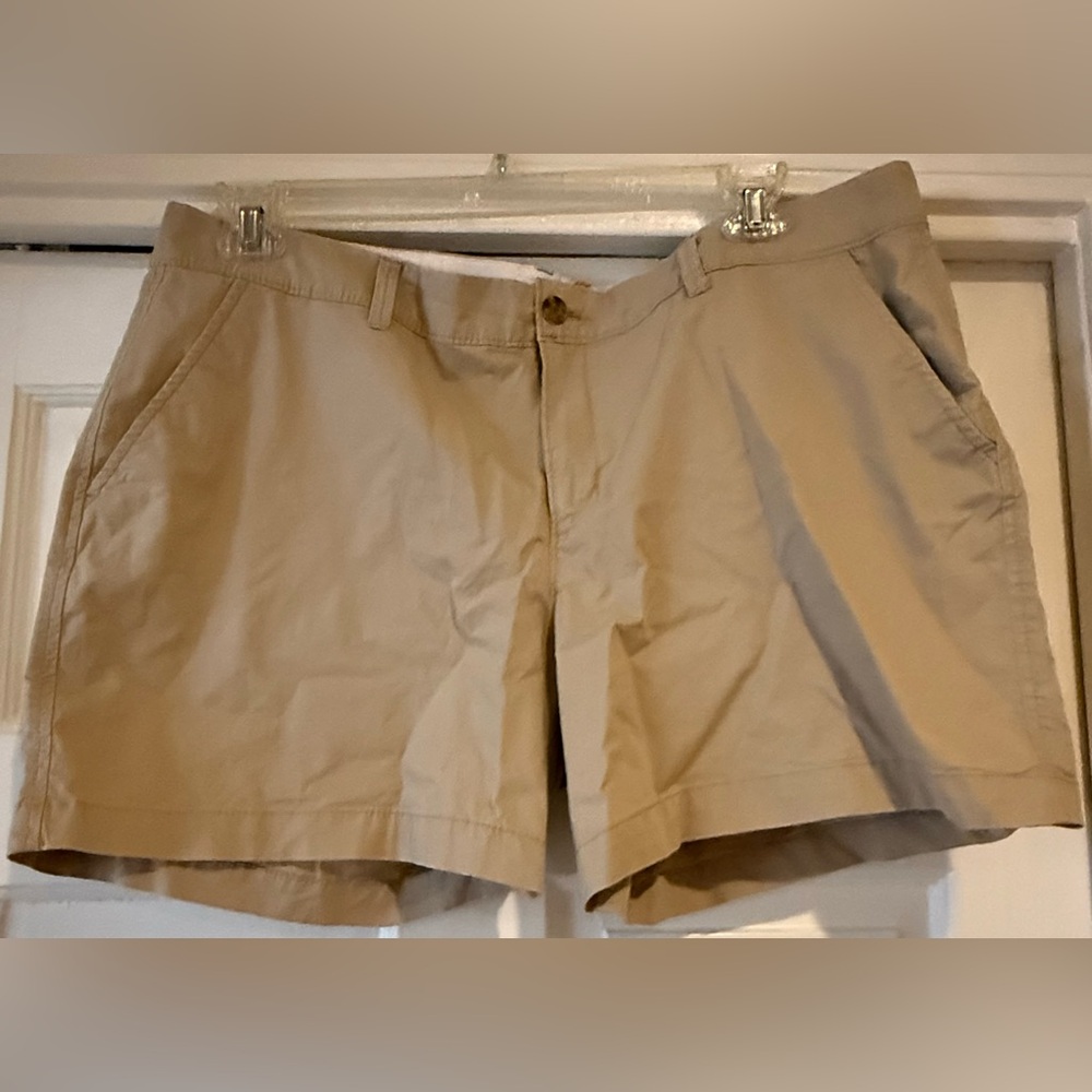 Women’s Old Navy khaki shorts